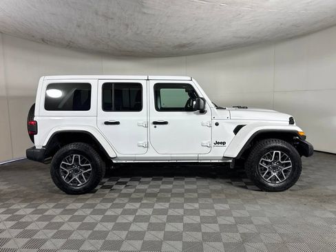 Certified 2025 Jeep Wrangler Unlimited Sahara AWD/4WD image 8