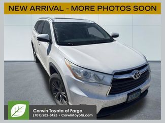 Used 2014 Toyota Highlander XLE FWD video 1