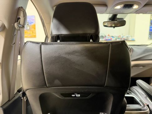 Used 2023 Chrysler Pacifica Touring-L FWD image 52