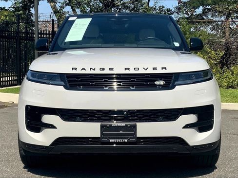 Used 2024 Land Rover Range Rover Sport SE image 3