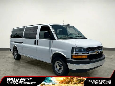 Used 2025 Chevrolet Express 3500 LT w/ LT Preferred Equipment Group RWD image 13