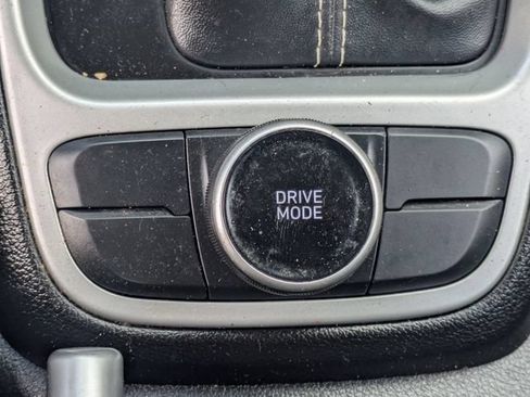 Used 2024 Hyundai Venue SEL FWD image 28