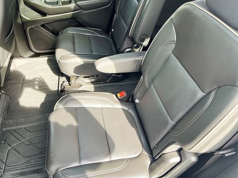 Used 2022 Chevrolet Traverse Premier AWD/4WD image 26