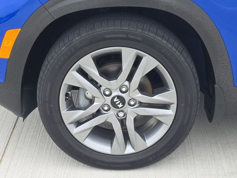 Used 2021 Kia Seltos S FWD image 11