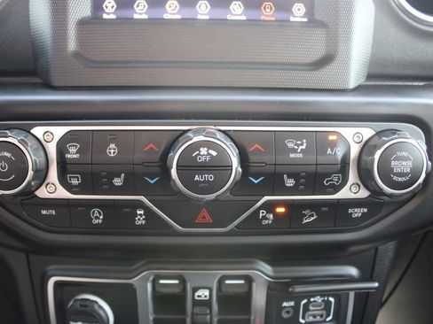 Used 2021 Jeep Wrangler Unlimited Sahara w/ LED Lighting Group AWD/4WD image 45
