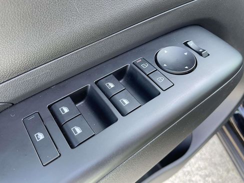 Certified 2025 Hyundai Kona SEL image 13