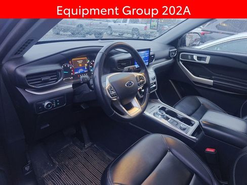 Used 2021 Ford Explorer XLT w/ Equipment Group 202A image 7