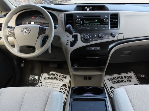 Used 2011 Toyota Sienna LE image 18