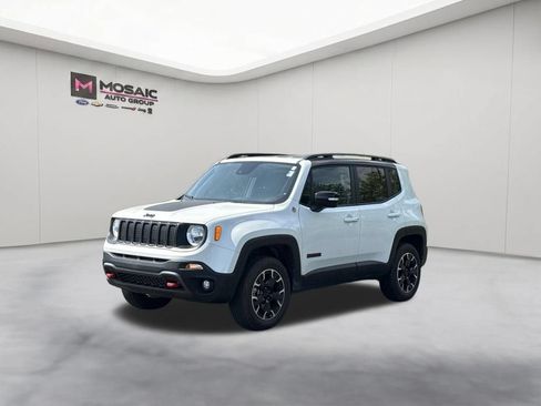 Used 2023 Jeep Renegade Trailhawk w/ Trailhawk Elite Group AWD/4WD image 4