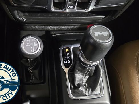 Used 2023 Jeep Wrangler Unlimited Sahara w/ Cold Weather Group AWD/4WD image 17