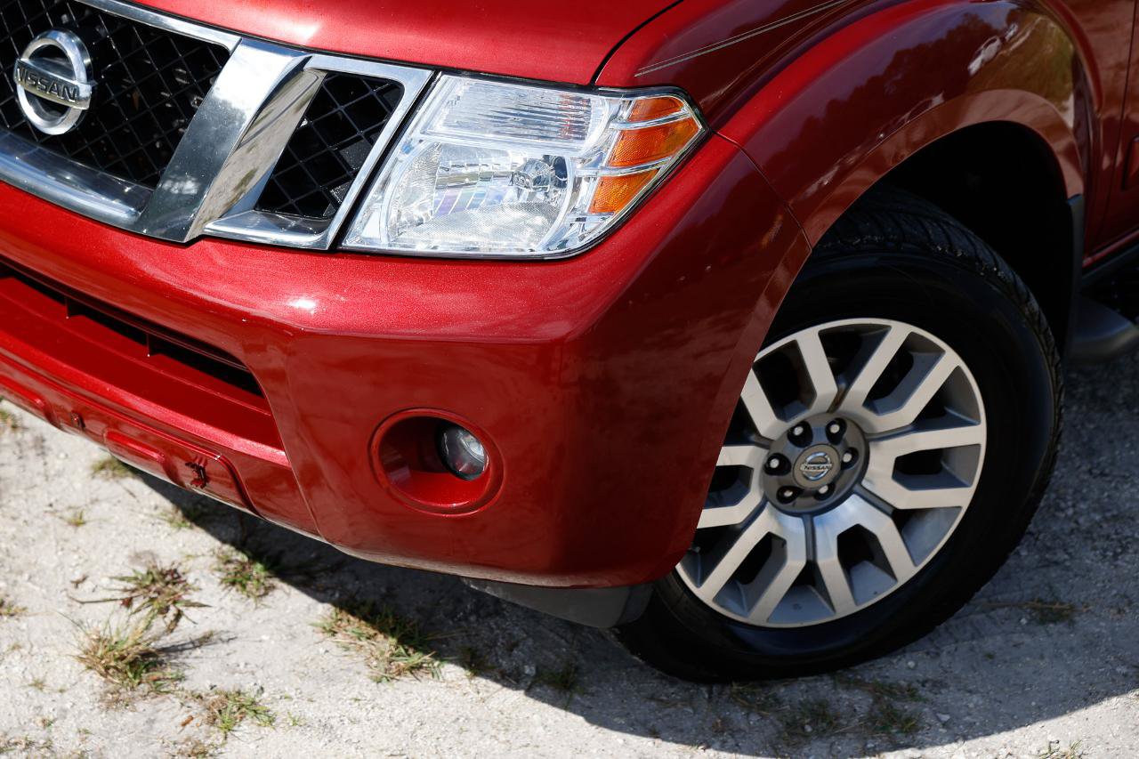 Used 2009 Nissan Pathfinder LE AWD/4WD image 34
