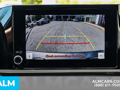 Used 2025 Toyota Camry SE image 33