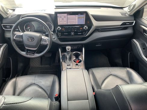 Used 2022 Toyota Highlander Limited image 14