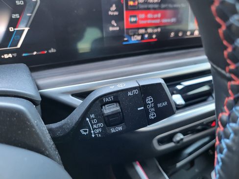 Used 2025 BMW X7 M60i image 22