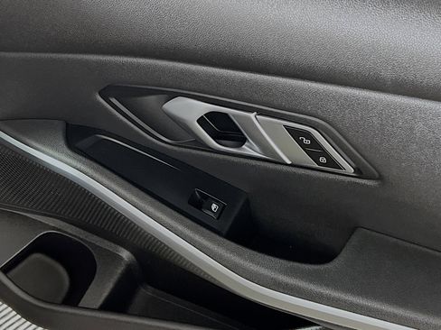 Used 2020 BMW 330i Sedan w/ Convenience Package image 32