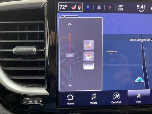 Used 2024 Chrysler Pacifica Select image 28