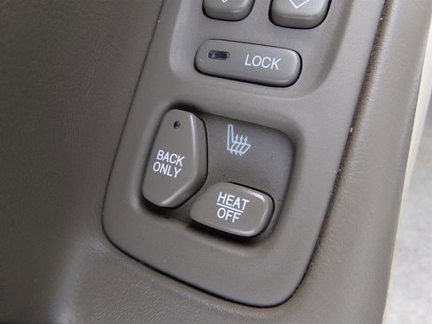 Used 2003 Cadillac De Ville Sedan w/ Comfort & Convenience Package image 71