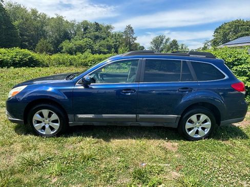 Used 2010 Subaru Outback 2.5i Premium AWD/4WD image 8