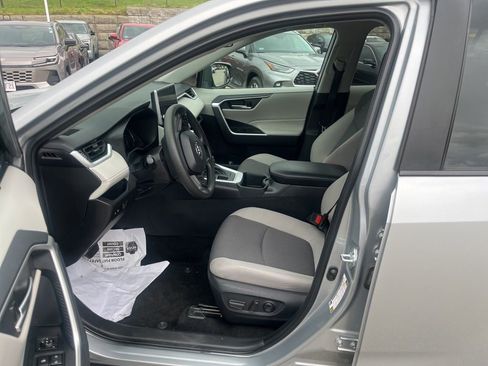 Used 2025 Toyota RAV4 XLE image 7