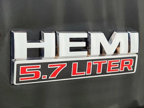 Used 2019 RAM 1500 Classic SLT AWD/4WD image 28