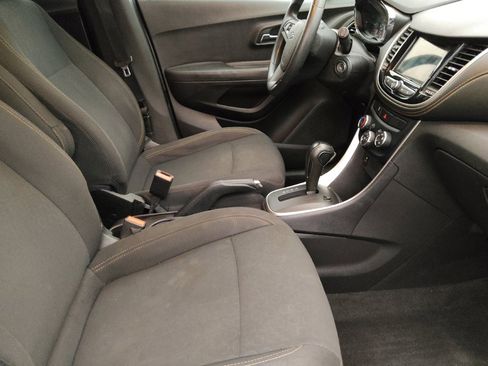 Used 2019 Chevrolet Trax LS w/ Tint and Cruise Package FWD image 21
