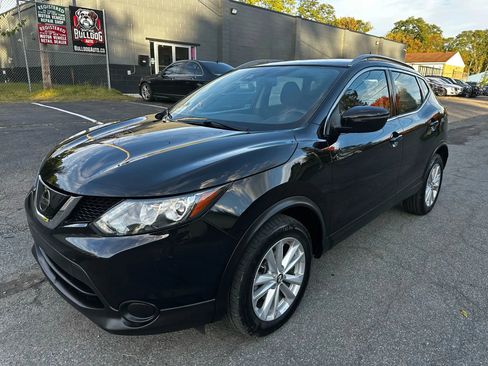 Used 2019 Nissan Rogue Sport SV image 2