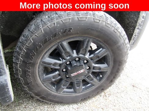Used 2025 GMC Sierra 2500 AT4 w/ Technology Package AWD/4WD image 9