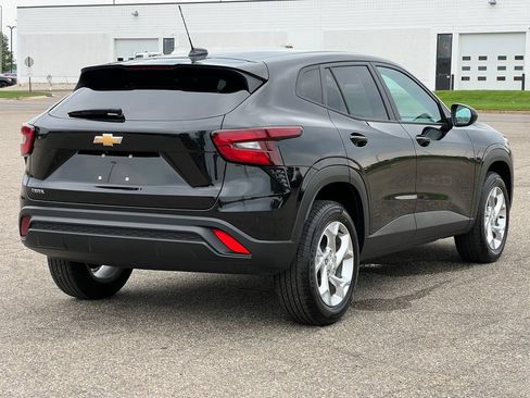 Used 2024 Chevrolet Trax LS w/ LS Convenience Package FWD image 36