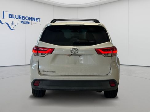 Used 2017 Toyota Highlander LE FWD image 6