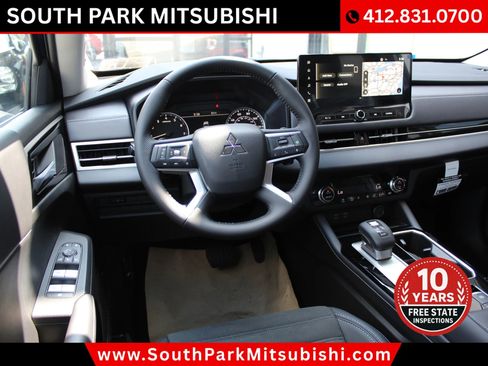 New 2025 Mitsubishi Outlander SE image 11