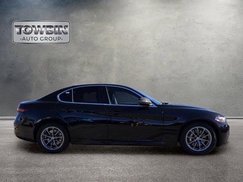 Used 2018 Alfa Romeo Giulia AWD image 3