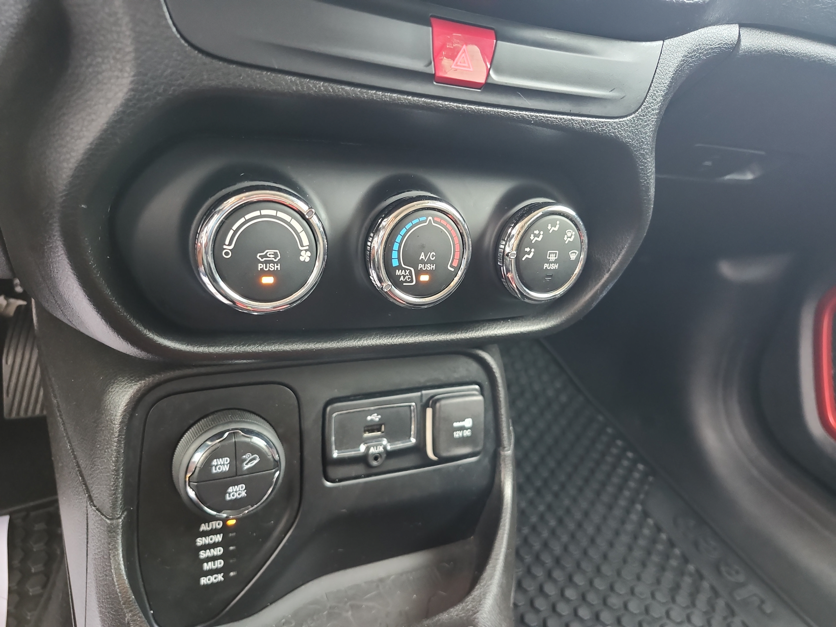 Used 2017 Jeep Renegade Trailhawk AWD/4WD image 25
