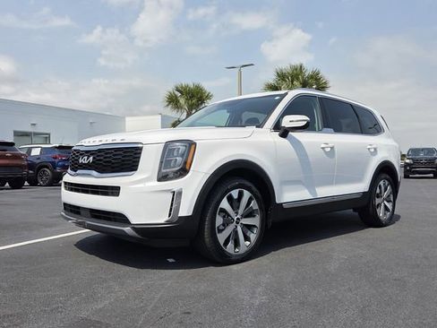 Used 2022 Kia Telluride EX w/ EX Premium Package image 2