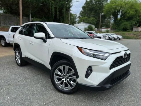 Used 2022 Toyota RAV4 XLE Premium FWD image 1
