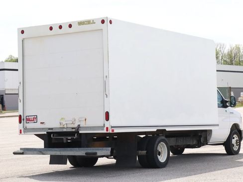 Used 2023 Ford E-450 and Econoline 450 Super Duty RWD image 9