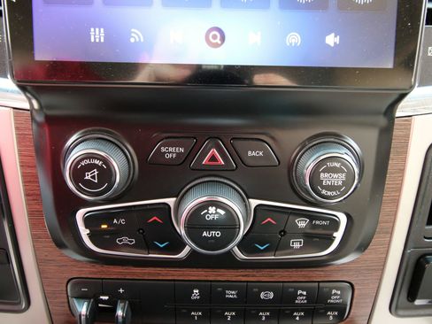 Used 2018 RAM 3500 Laramie image 32