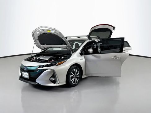 Used 2017 Toyota Prius Prime Advanced FWD image 18