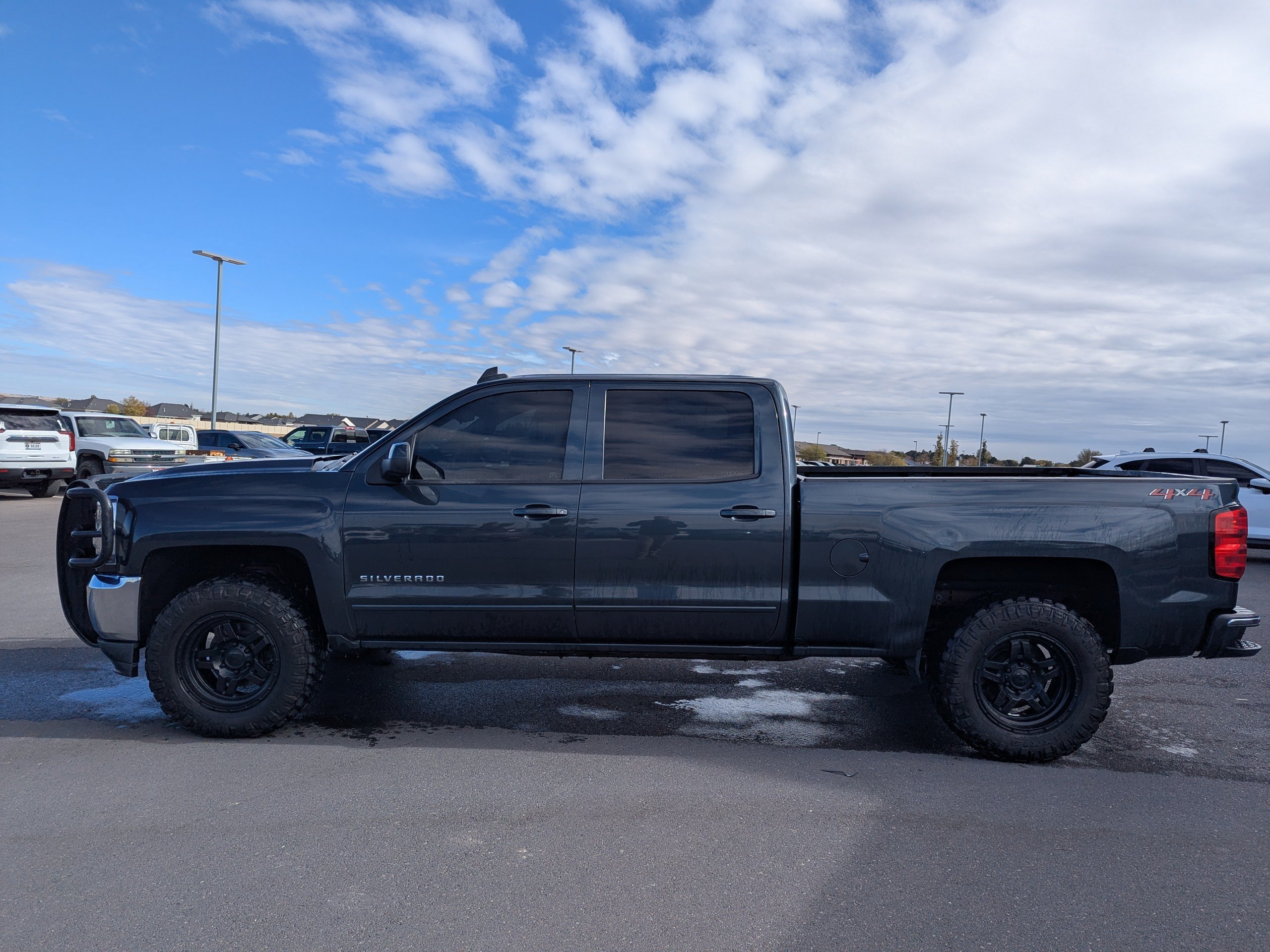 Used 2018 Chevrolet Silverado 1500 LT w/ All Star Edition AWD/4WD image 9