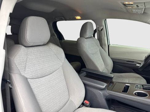 Used 2021 Toyota Sienna LE FWD image 39