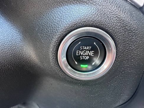 Used 2019 GMC Sierra 1500 SLT w/ SLT Premium Plus Package AWD/4WD image 18