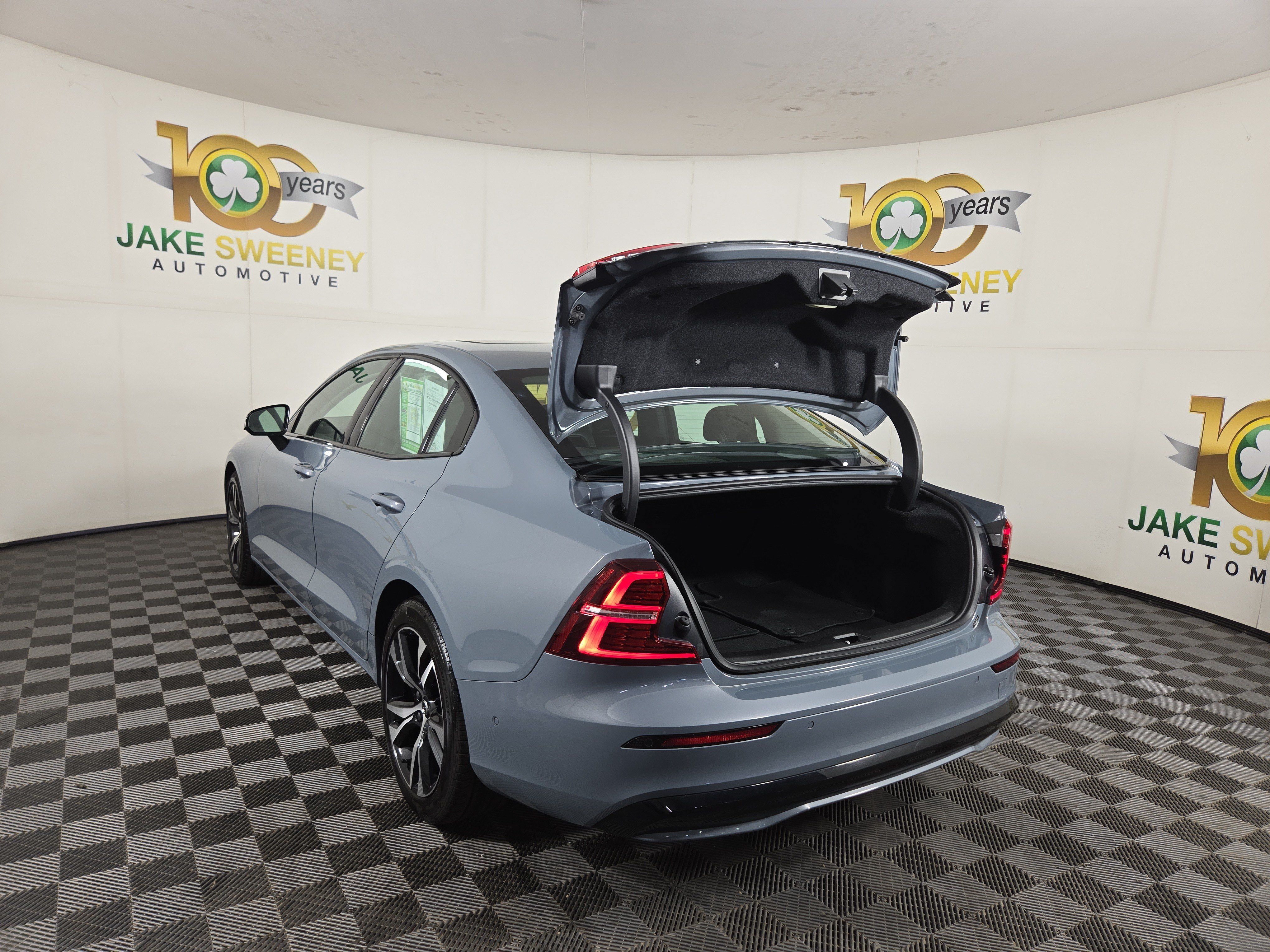 Used 2024 Volvo S60 B5 Plus AWD/4WD image 32