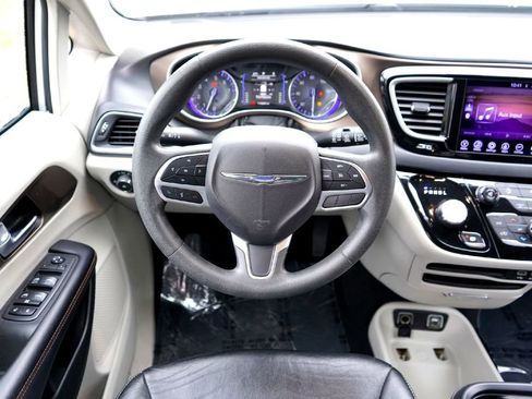 Used 2017 Chrysler Pacifica Touring Plus w/ Tire & Wheel Group image 22