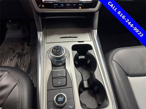 Used 2022 Ford Explorer XLT w/ Equipment Group 202A image 16