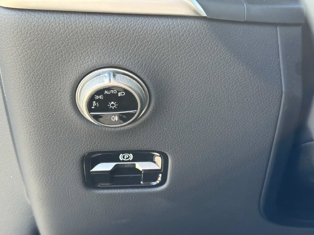 Used 2026 Mercedes-Benz GLC 300 image 21