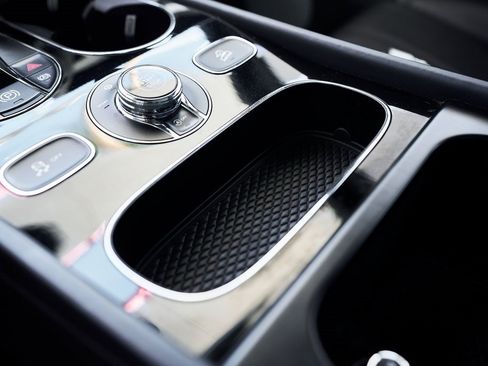 Used 2022 Bentley Bentayga image 48