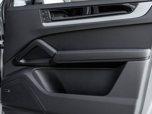 Certified 2026 Porsche Cayenne Coupe image 40