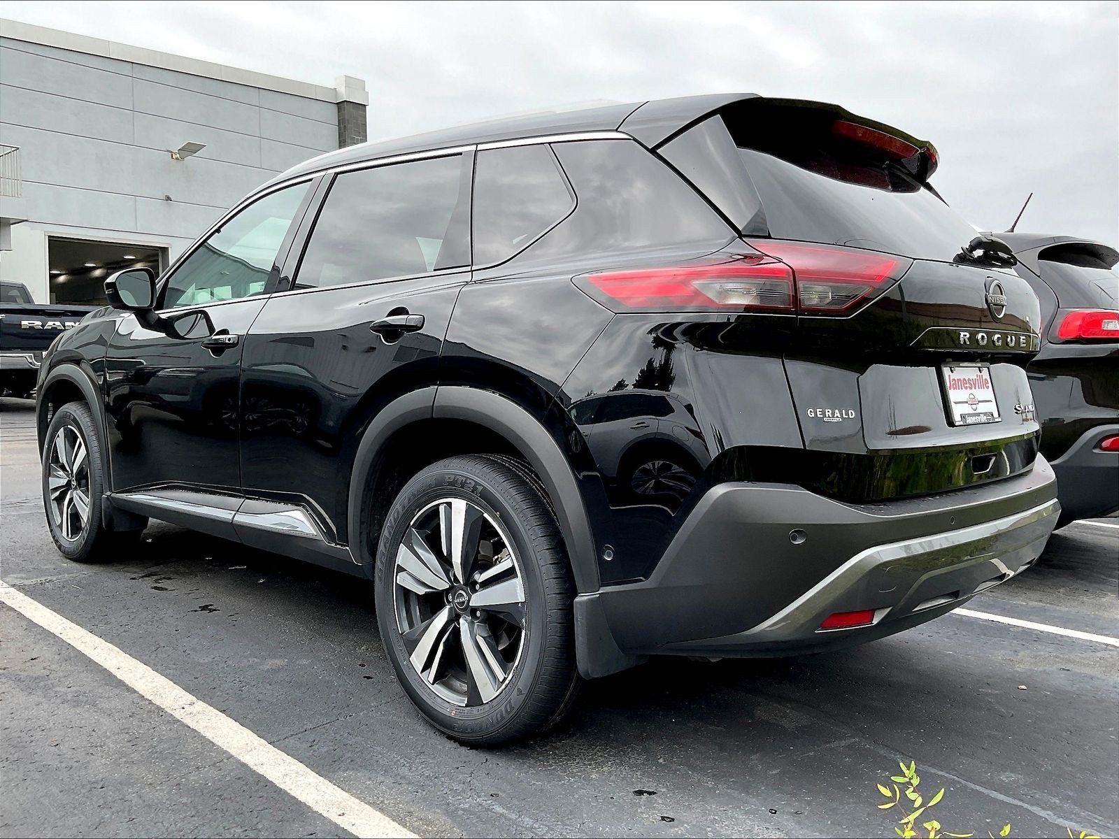 Certified 2023 Nissan Rogue SL w/ SL Premium Package AWD/4WD image 3