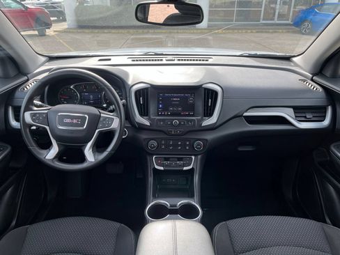 Used 2024 GMC Terrain SLE FWD image 9