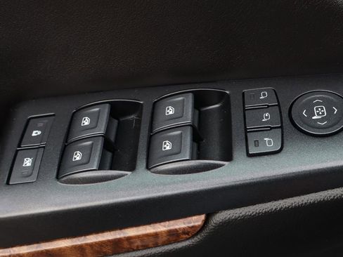 Used 2019 Chevrolet Suburban Premier RWD image 18