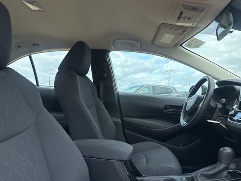 Used 2022 Toyota Corolla LE image 25